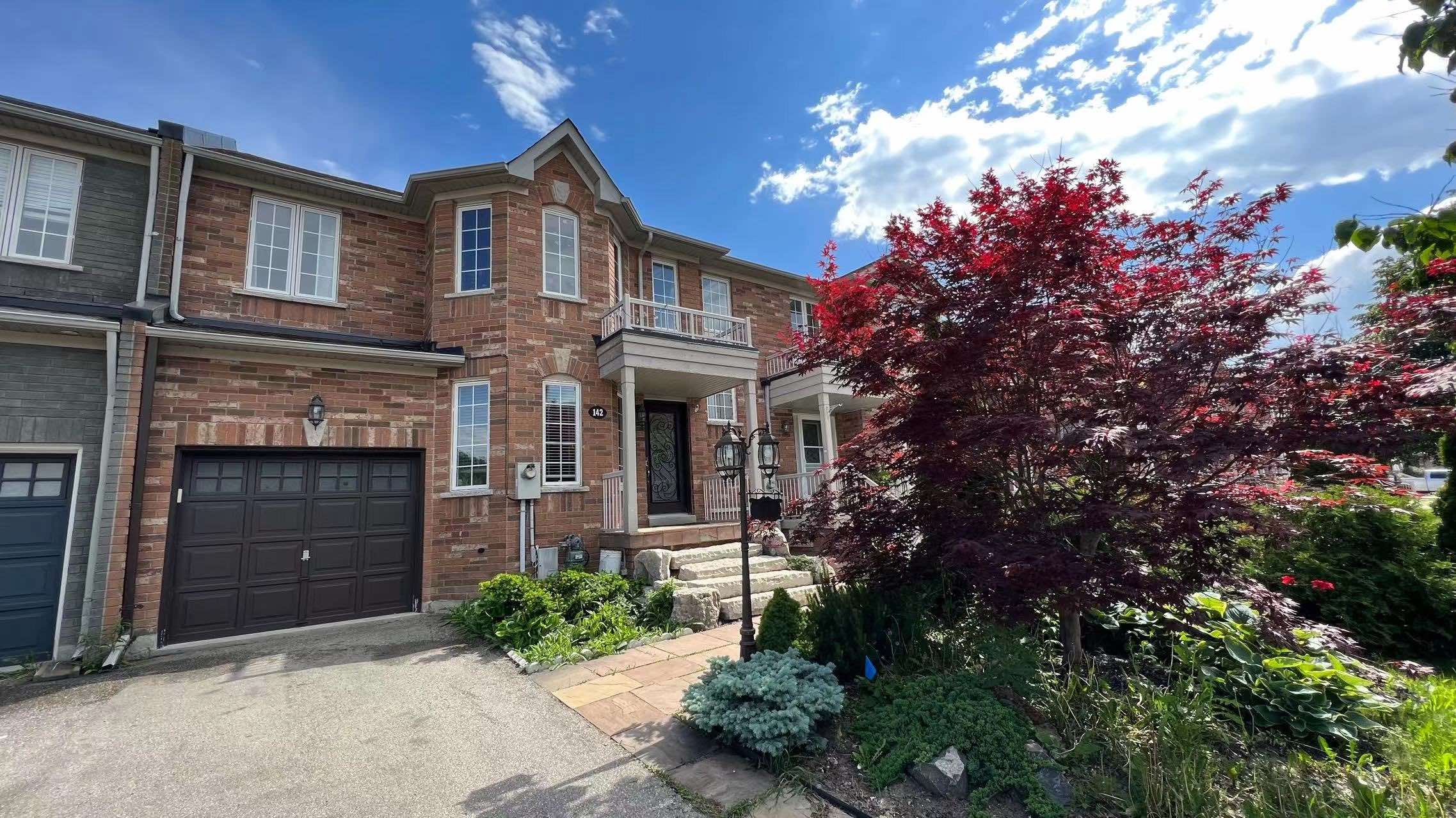 Laurelhurst Crescent HomeLife Landmark Realty Inc.